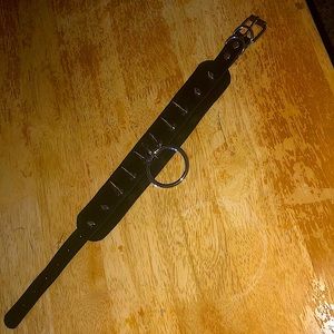 Size fits all and is black with silver spike